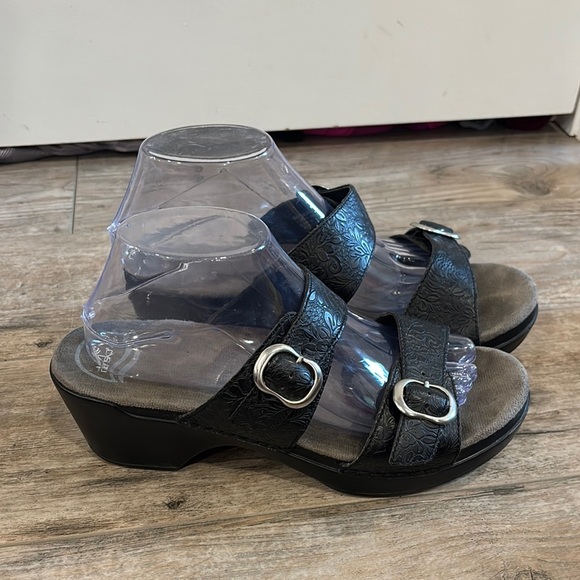 Dansko Black Women's Sandals with Buckle Detail - Picture 4 of 8